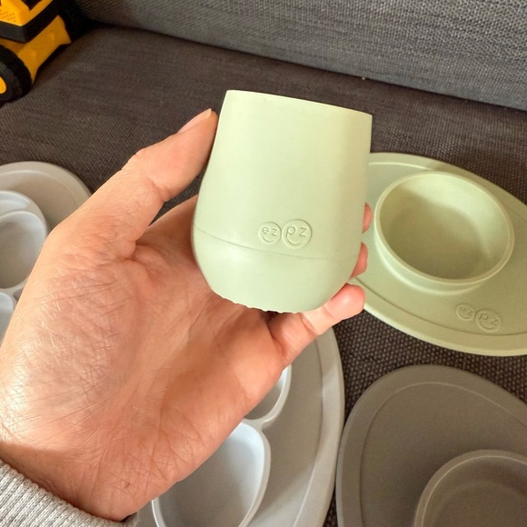 GUC EZPZ Mini Mats, Mini Bowls, and Small Cup - Picture 5 of 6